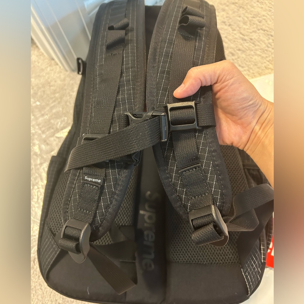 Brand new Supreme backpack with original packaging - Picture 2 of 9